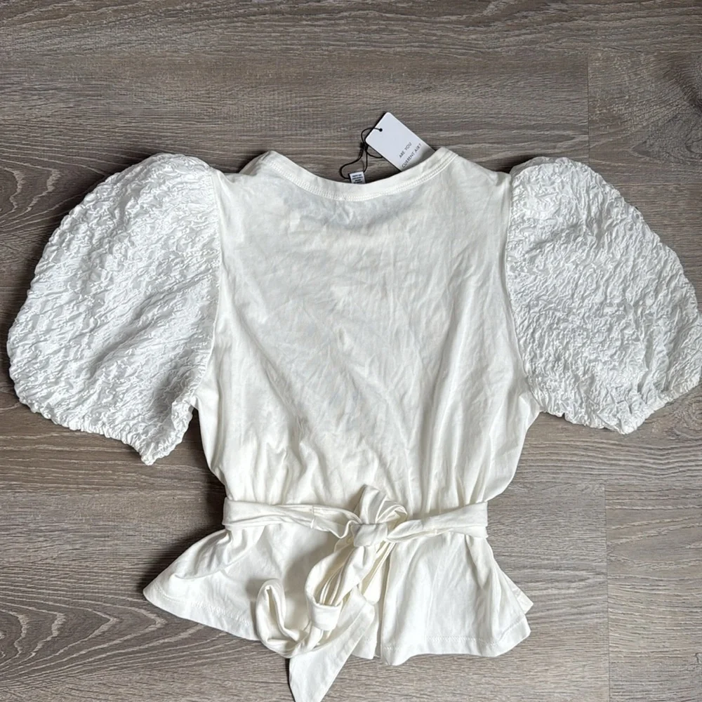 New Anthropologie current air contrast puff sleeves tie top white Medium